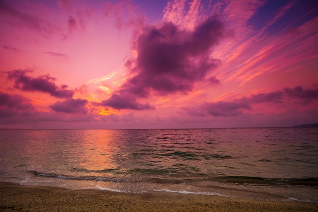 Zonsopgang boven zee