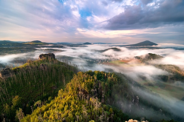 Zonsopgang in Boheems Zwitserland, Tsjechië