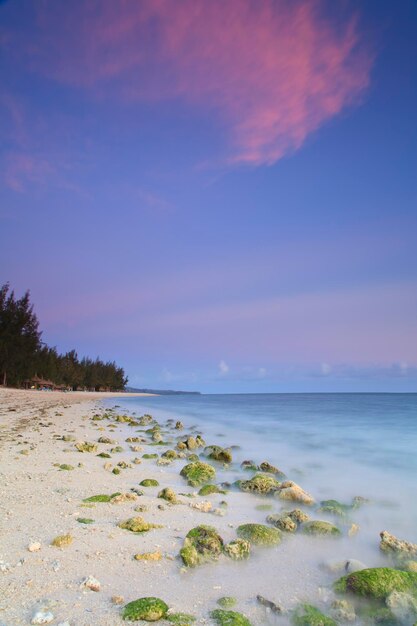 Zonsopgang op het tropische eiland Mauritius