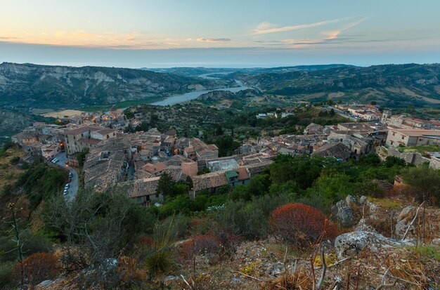 Zonsopgang Stilo dorp Calabrië Italië