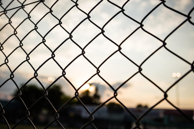 Zonsopgangzonsondergang door kettingschakel in bokeh achtergrondbehang