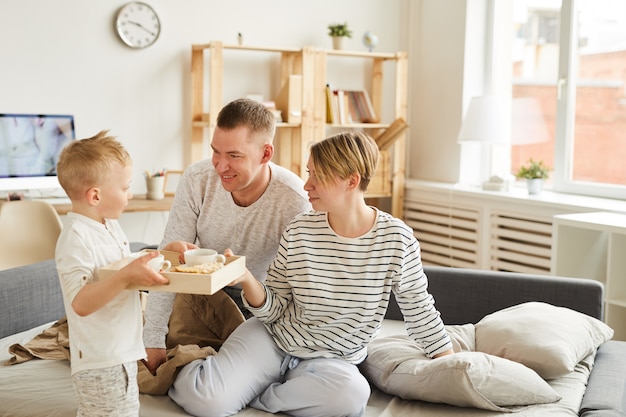 Zoon die voor ouders zorgt