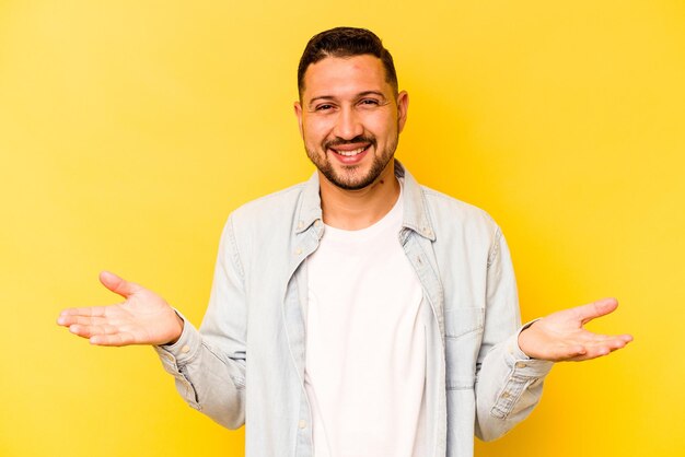 Zorgt ervoor dat de weegschaal met armen blij en zelfverzekerd aanvoelt