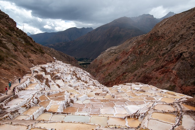 zoutpannen van maras in de heilige vallei van de inca's urubamba cuzco peru