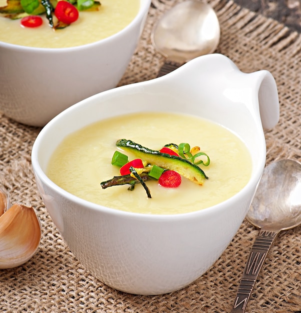 Zucchini cream soup  with garlic and chilli