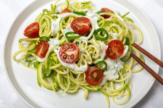 Zucchini noodles with vegetables