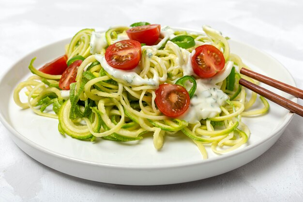 Zucchini noodles with vegetables