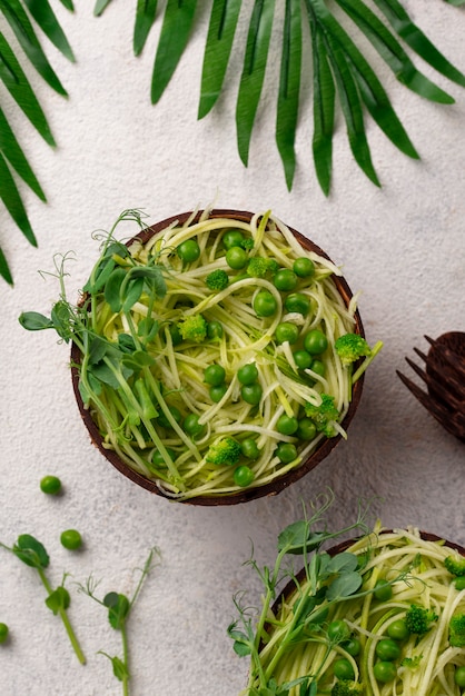 Zucchini pasta with green peas