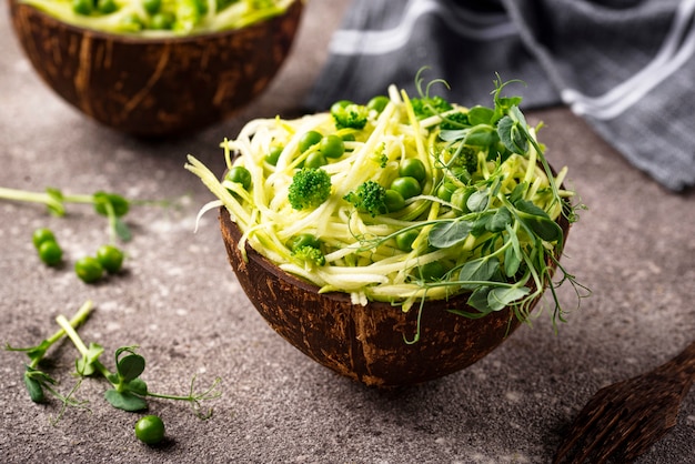 Zucchini pasta with green peas