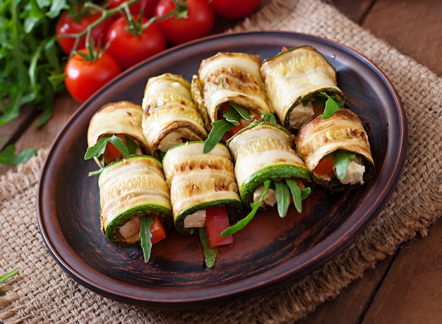 Zucchini rolls with cheese and dill