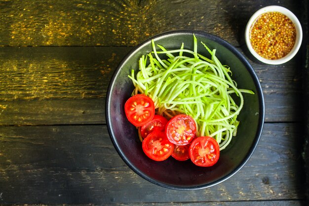 애호박 스파게티 샐러드 토마토 야채