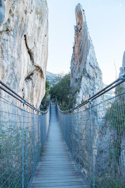 写真 スペインのコルドバ州にあるスエロスの白い村