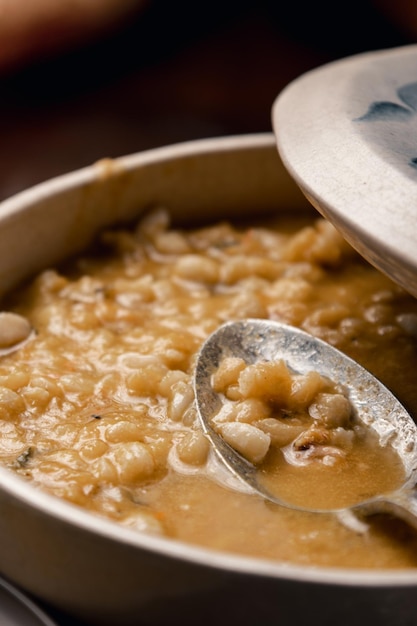 Zuid-Amerikaanse gastronomie Een smakelijke kom Argentijnse Locro met pompoen en maïs