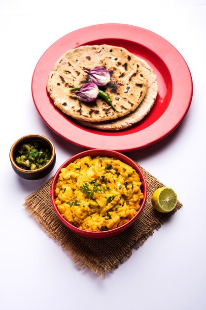 Zunka bhakar or Pithla or pithla bhakar, popular food from Maharashtra, India