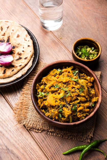 Zunka Bhakar Pithla or pitla, popular vegetarian recipe from India