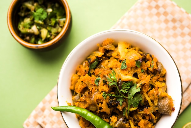 Zunka Bhakar Pithla or pitla, popular vegetarian recipe from India