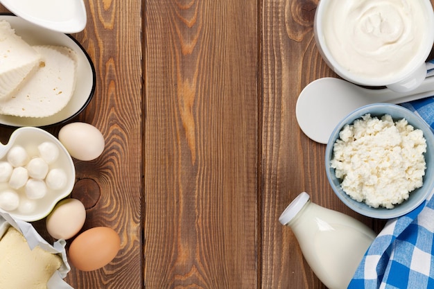 Zure room melk kaas eieren yoghurt en boter