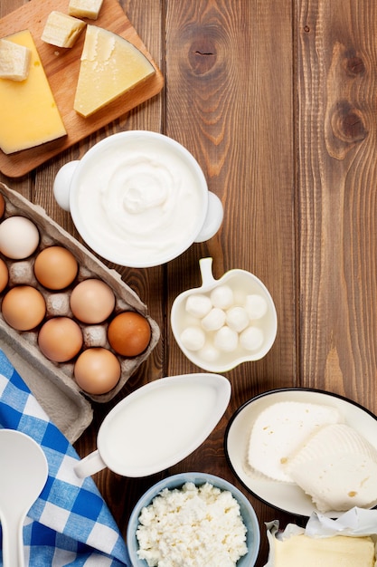 Zure room melk kaas eieren yoghurt en boter