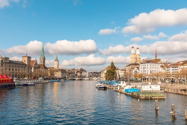 Foto zürich prachtig panoramisch uitzicht op een zonnige dag