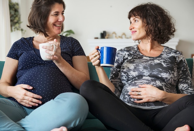 Zwangere steungroep meetup in een huis