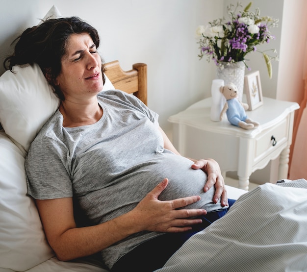 Zwangere vrouw met arbeidspijn