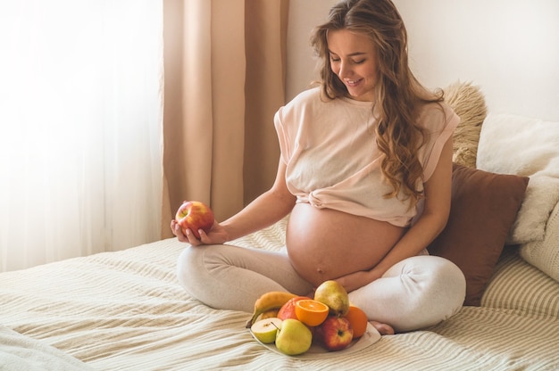 Zwangerschap en gezonde biologische voeding. zwangerschap en grapefruit