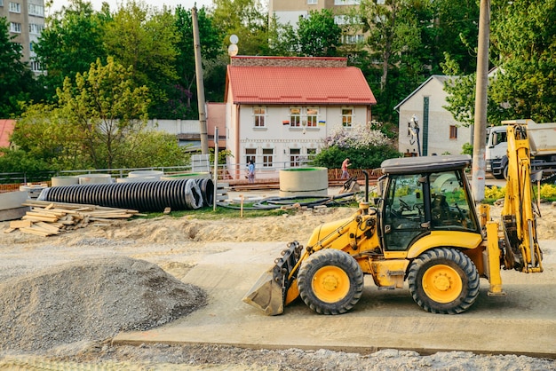 Foto zware machines op de bouwplaats die straatweg maken