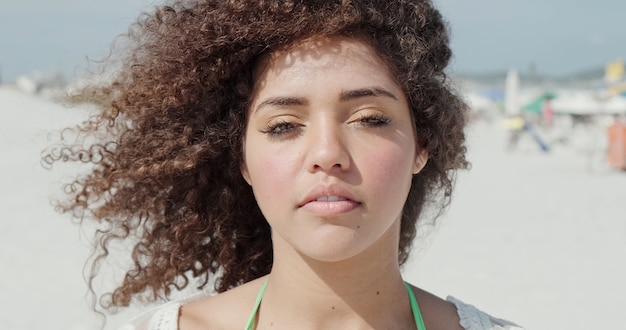 Foto zwart mooi aantrekkelijk afro jong schattig meisje