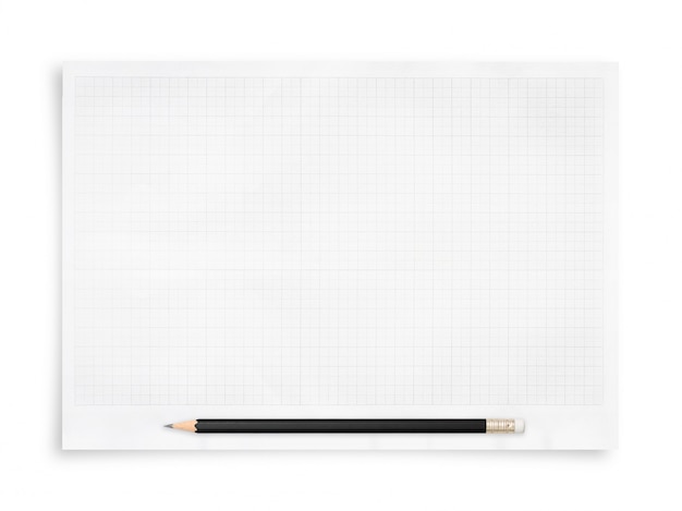 Foto zwart potlood en witboekblad dat op witte achtergrond wordt geïsoleerd.