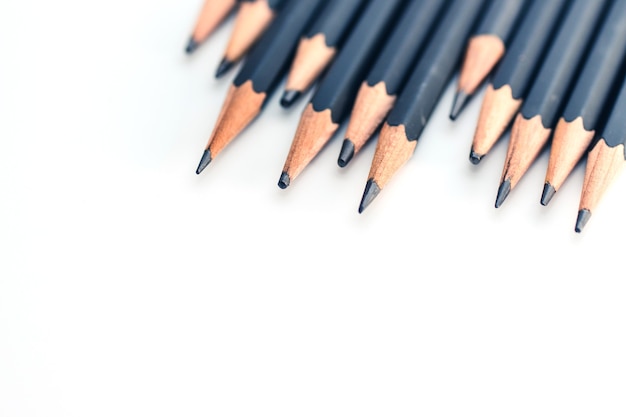 Zwart potlood op een witte achtergrond