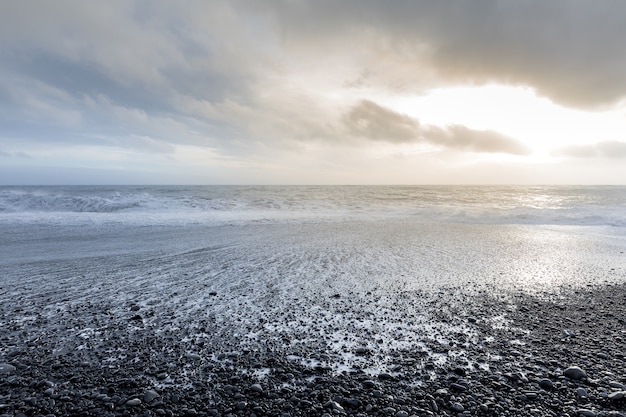 Foto zwart strand ijsland