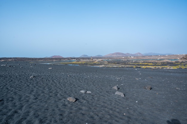 Zwart vulkanisch zandstrand janubio beach lanzarote canarische eilanden spanje