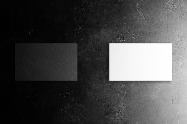 Foto zwart-wit rechthoekige mockups op een donkere betonnen achtergrond. ontwerpelementen of portfolio. ruimte kopiëren