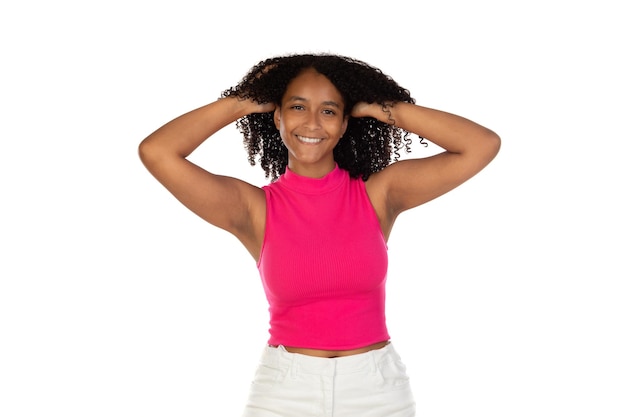 Zwarte Afro-Amerikaanse tiener die haar afro-haar laat zien