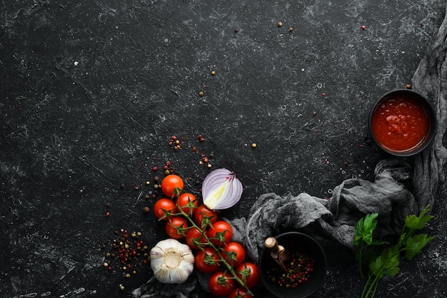Zwarte banner achtergrond van het koken van specerijen en groenten Bovenbeeld Vrije ruimte voor uw tekst