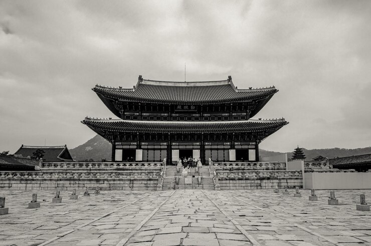 Zwarte en witte architectuur gebouwen van het Traditionele Gyeongbokgung Paleis in Seoul Zuid-Korea