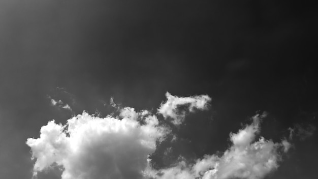 Zwarte en witte wolken abstracte achtergrond