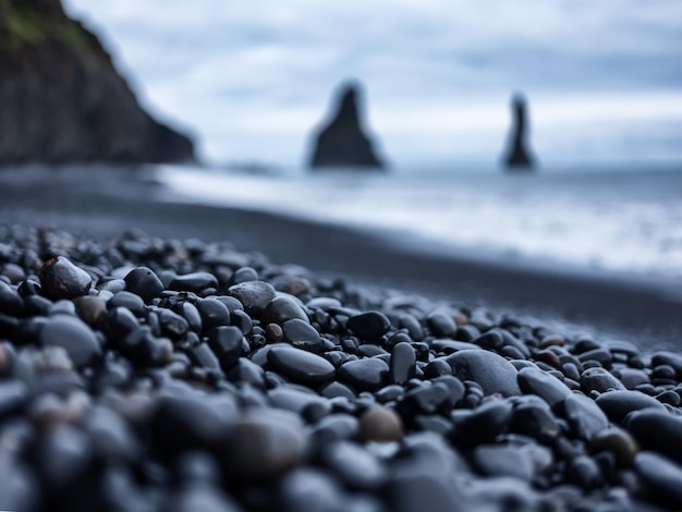 Foto zwarte kiezelstenen als achtergrond in de kust van ijsland abstracte compositie ontwerpafbeelding