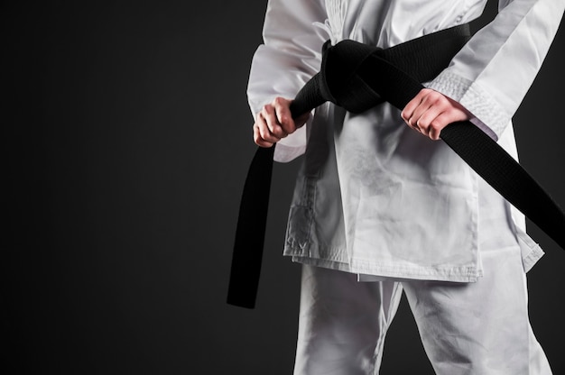 Foto zwarte kopie karate vechter kopie ruimte