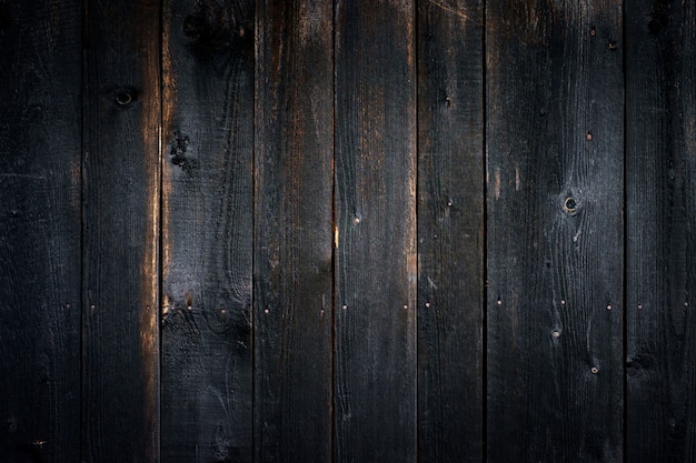 Zwarte oude houten achtergrond met verticale planken