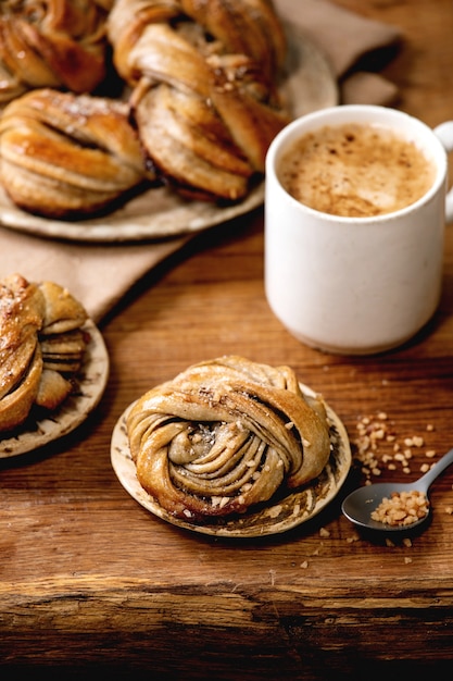 Foto zweedse kardemombroodjes kanelbulle