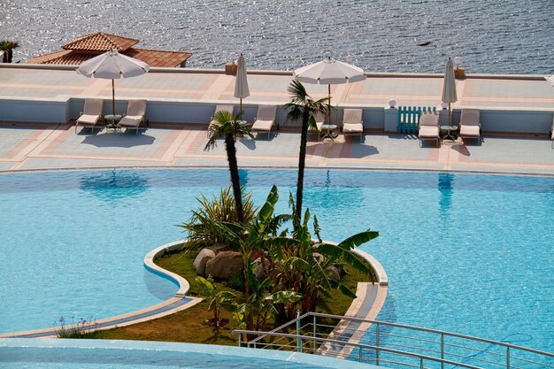 Zwembad bij luxe villa Rhodos Griekenland