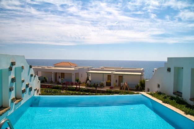 Zwembad bij luxe villa Rhodos Griekenland