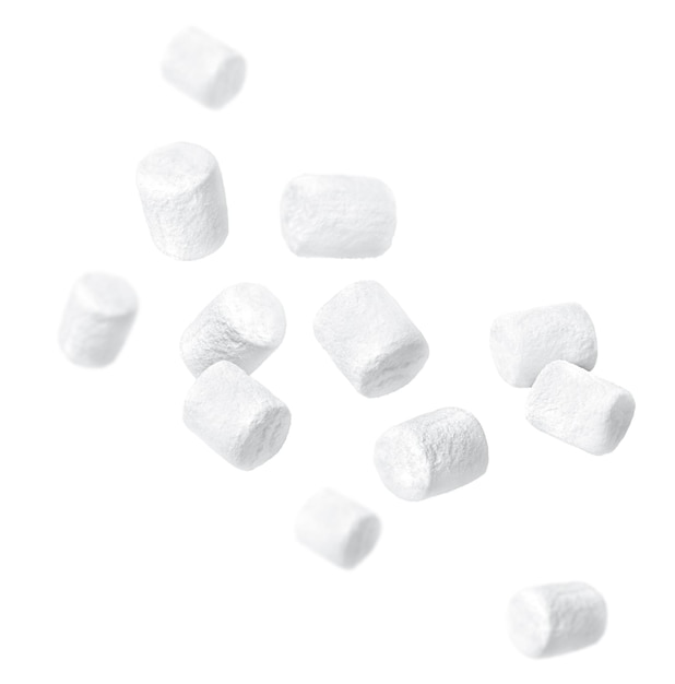 Zwevende marshmallows op een witte geïsoleerde achtergrond