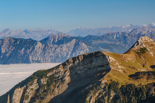 Zwitserse Alpen bergketen gezien vanaf de top Chaserrugg Toggenburg Zwitserland