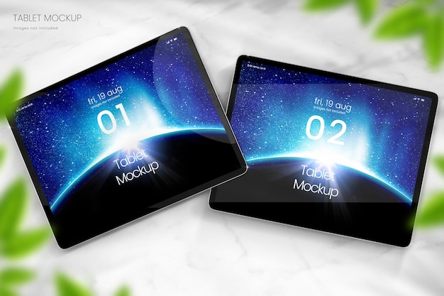 Mockup di tablet 3d di due ipad pro su tavolo in marmo bianco