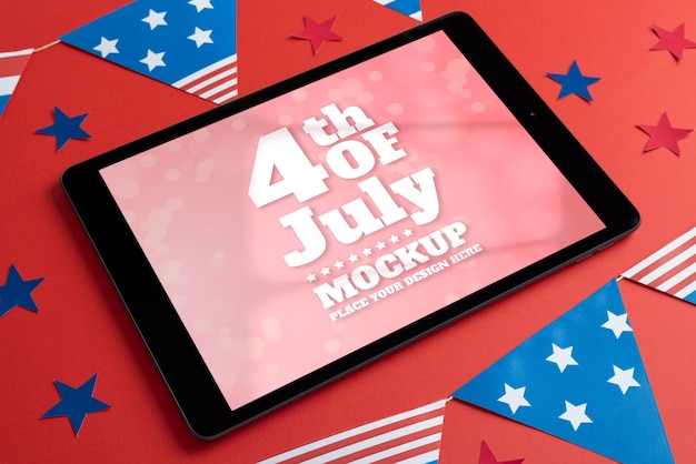 PSD celebrazione del 4 luglio con dispositivo smart mock-up