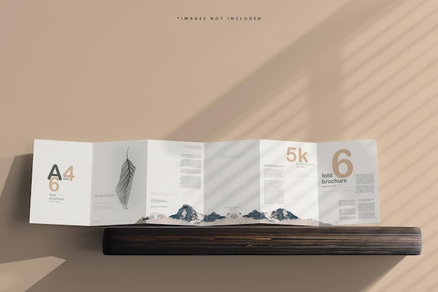 Mockup di brochure a sei pieghe in formato a4