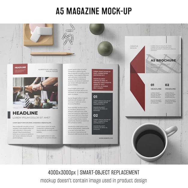 A5 tijdschrift mockup met kop koffie