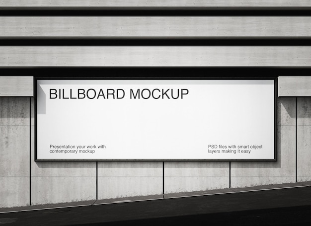 Aanplakbord op witte betonnen muur